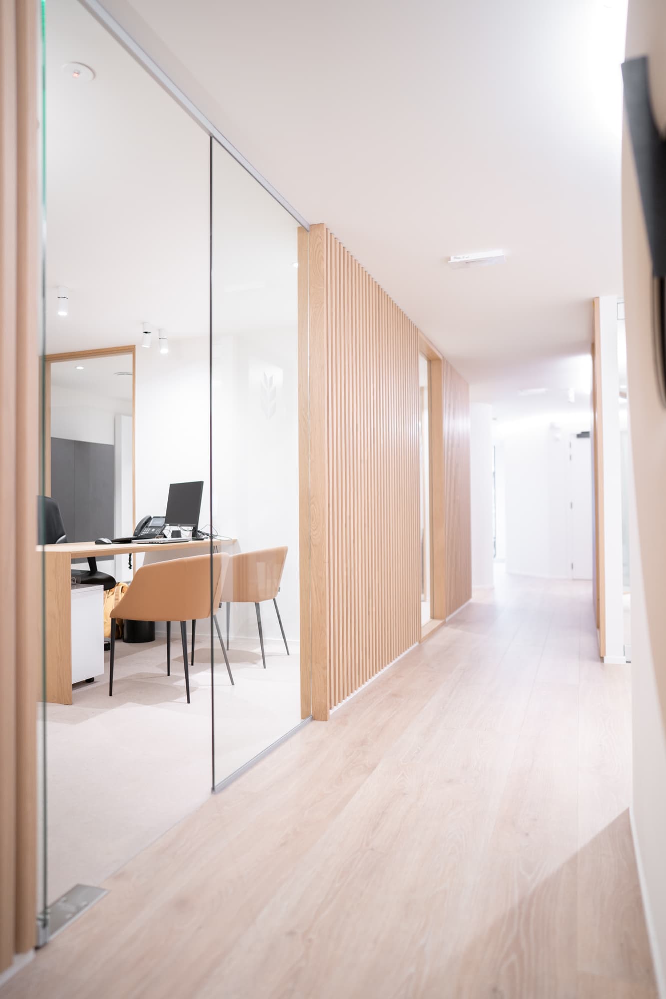 Bureau et couloir